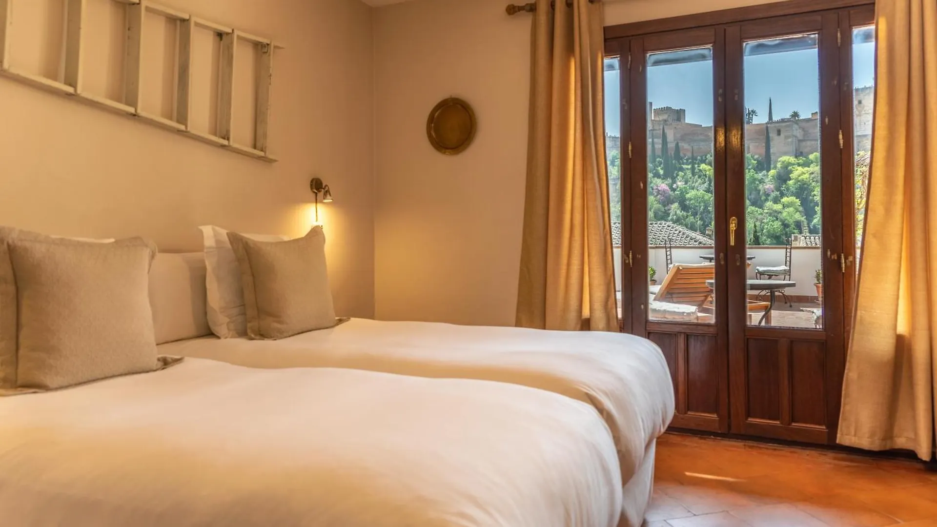 Casa Bombo Bed and Breakfast Granada Bed & Breakfast