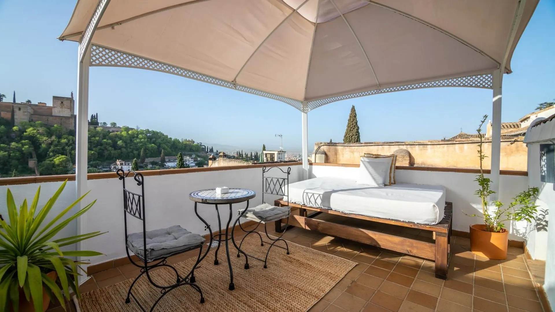 Casa Bombo Bed and Breakfast Granada