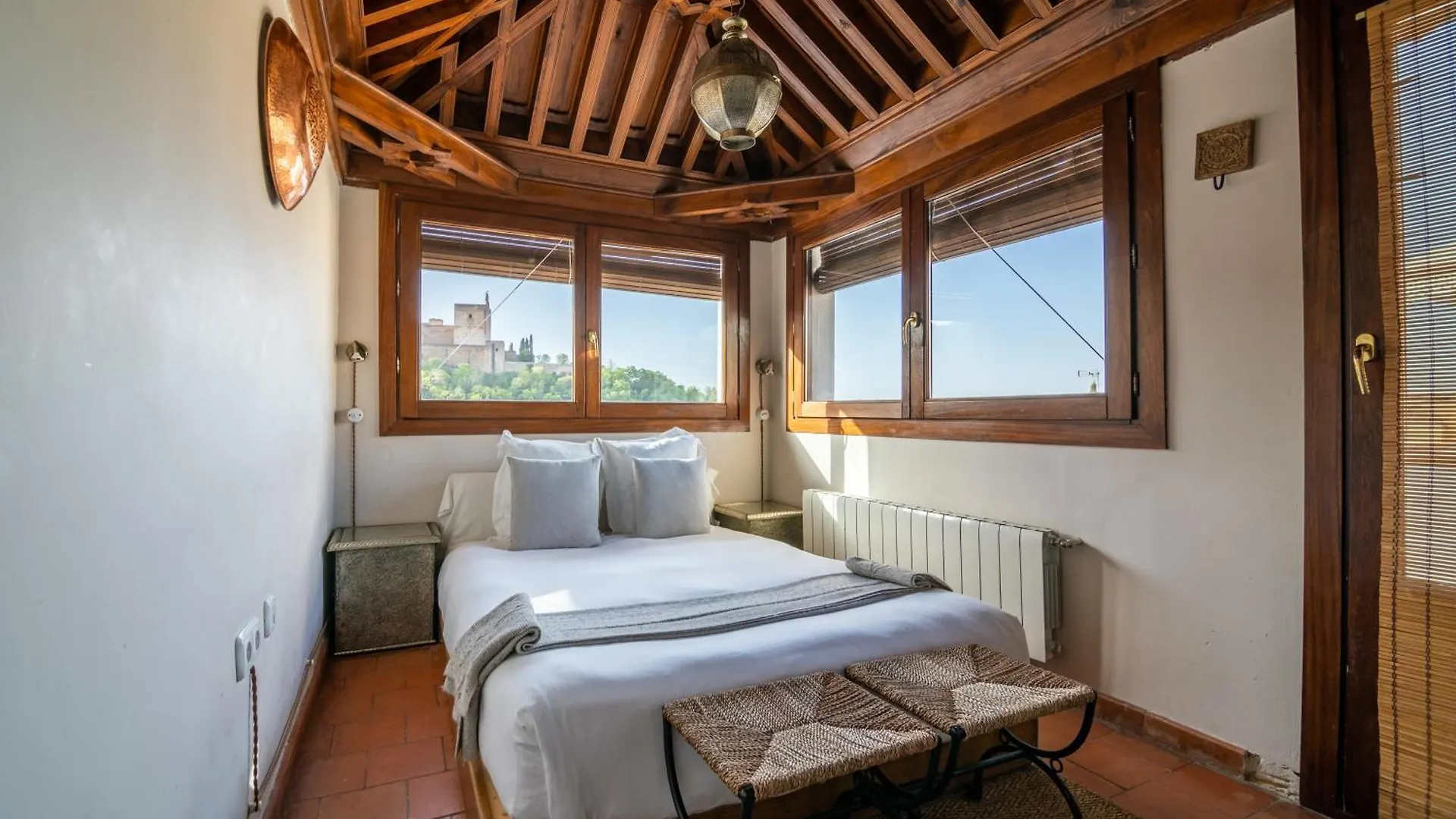 Casa Bombo Bed and Breakfast Granada Bed & Breakfast