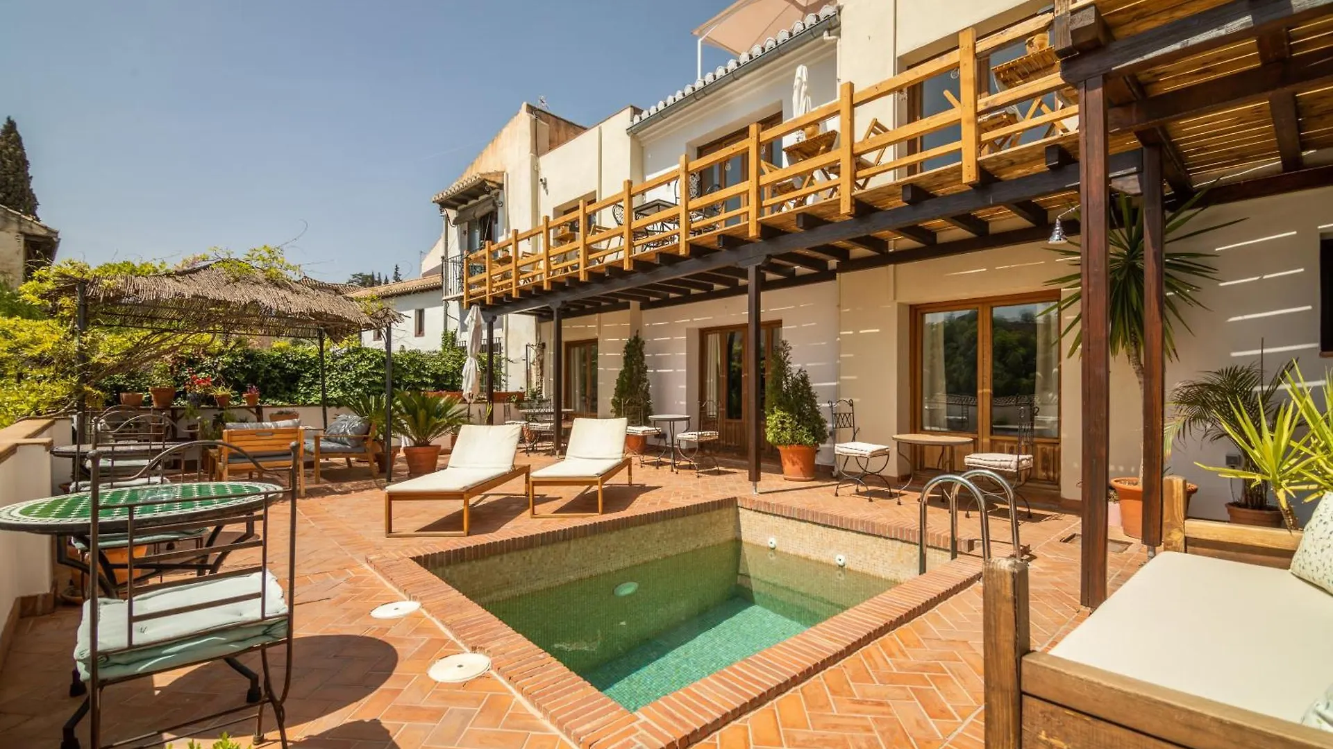 Casa Bombo Bed and Breakfast Granada Bed & Breakfast