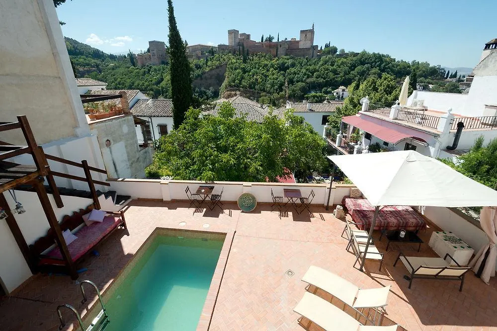 Casa Bombo Bed and Breakfast Granada 3*,