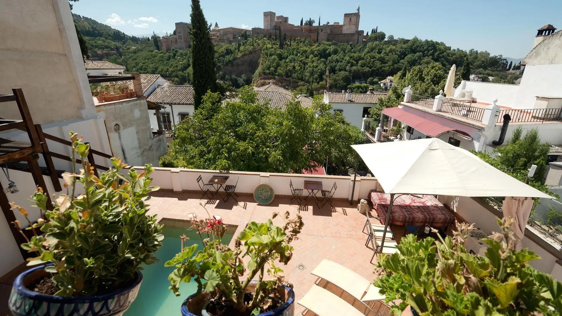 Casa Bombo Bed and Breakfast Granada 3*,  Spanien